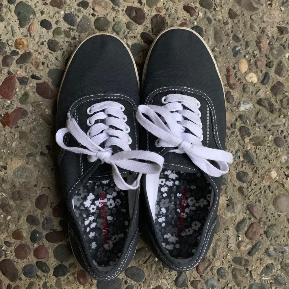 Navy blue casual shoes